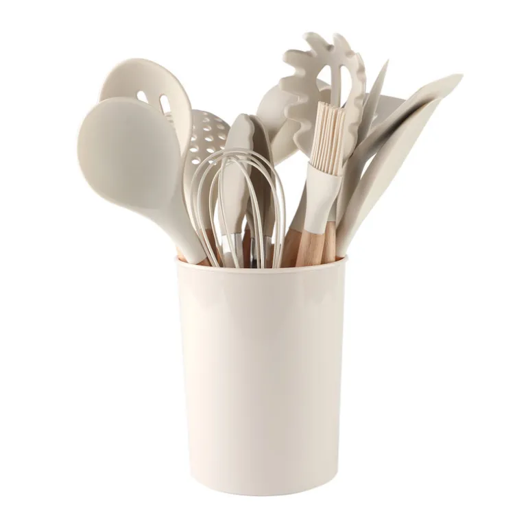 13 ustensiles de cuisine avc pot