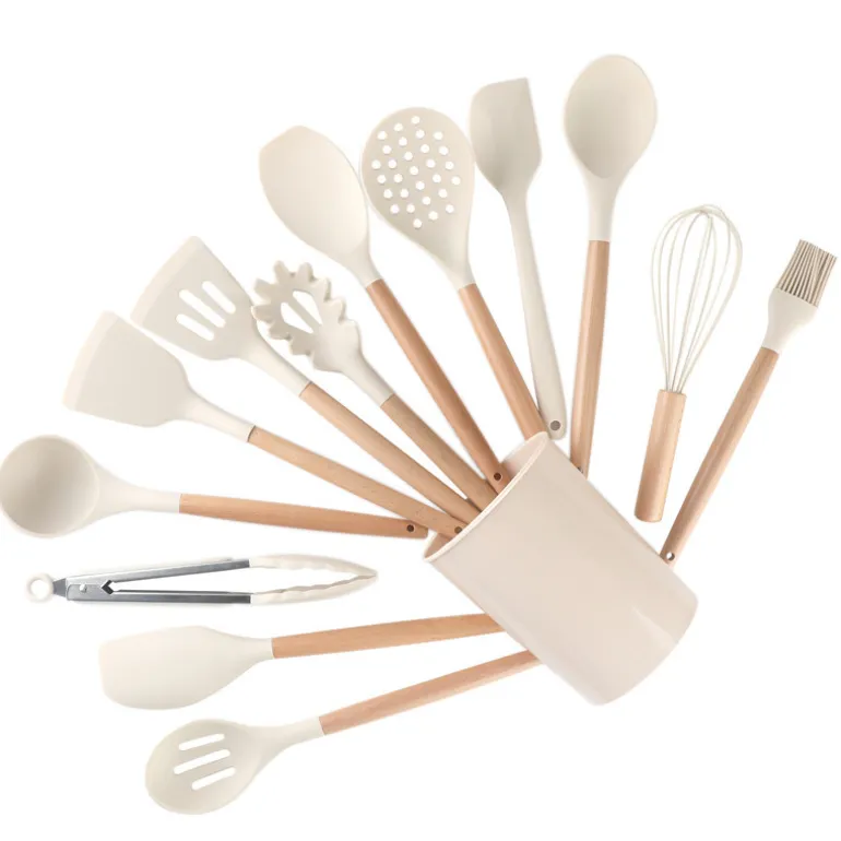 13 ustensiles de cuisine avc pot