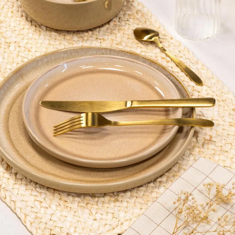 Assiette plate beige avec nuance
