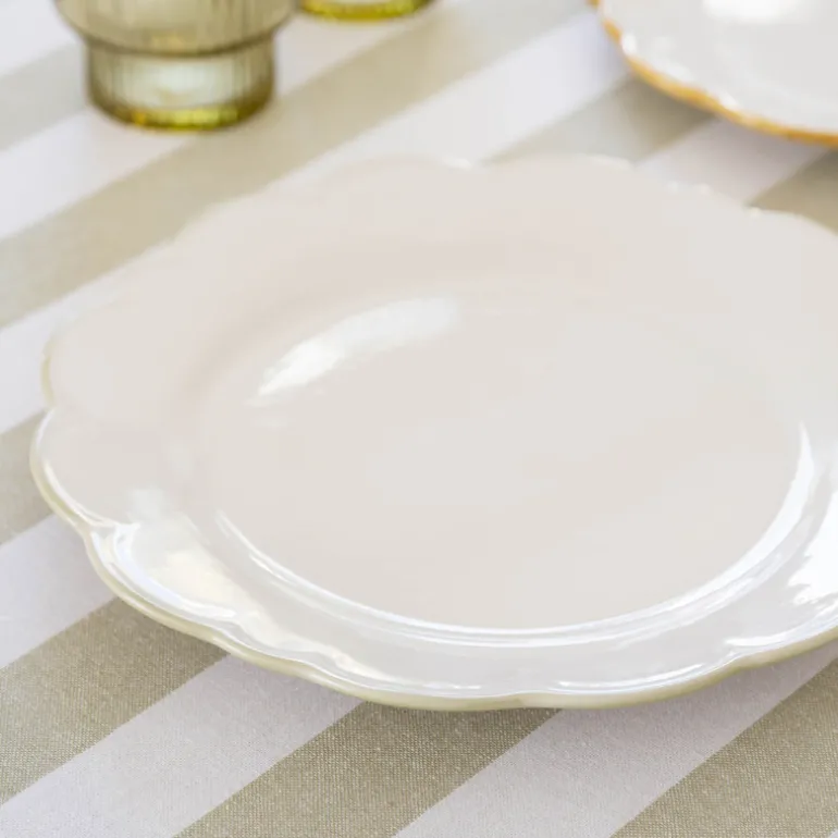 Assiette plate cotellee
